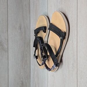 Teva Women Leather Strappy Sandals Flats shoes sz 8